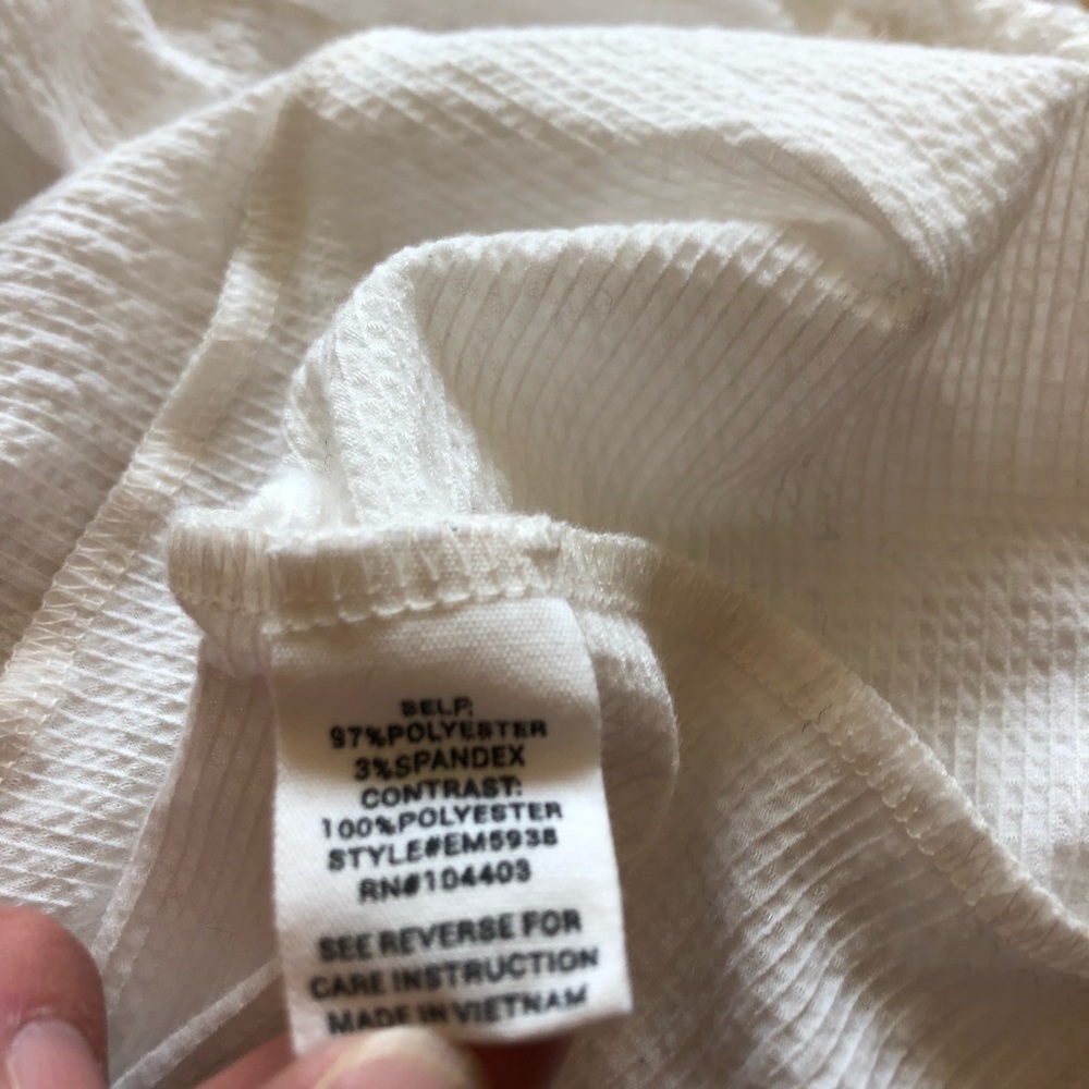 E&M lace puff sleeve top - Picture 7 of 7